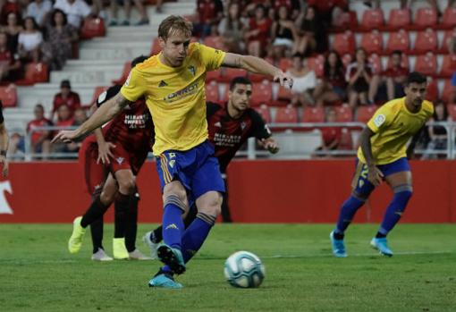 Álex Fernández marcó de penalti en Anduva la temporada pasada.