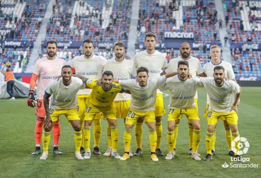 Augusto Fernández recibió el cariño y el homenaje de sus compañeros.