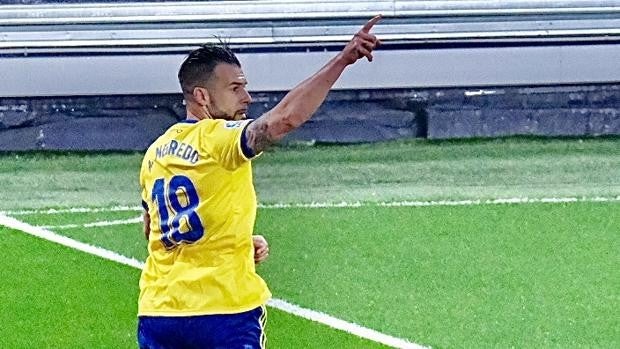 El Cádiz CF hace oficial la renovación de Álvaro Negredo