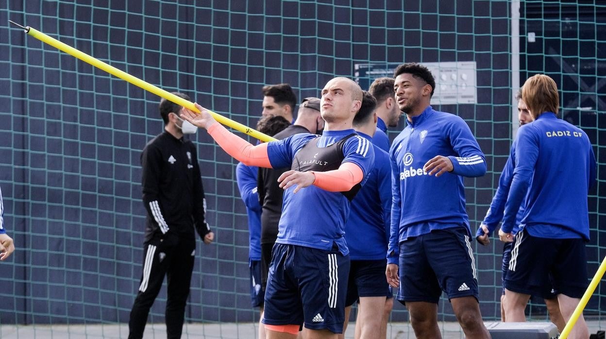 pombo no seguirá en el cádiz cf.