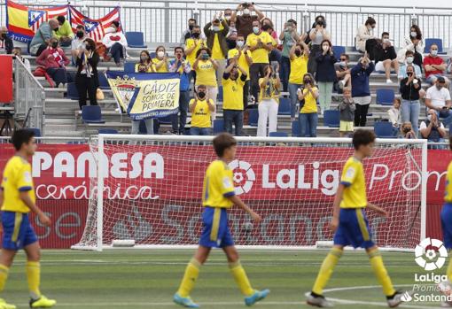 La afición cadista estuvo animando a los chicos durante todos los partidos.