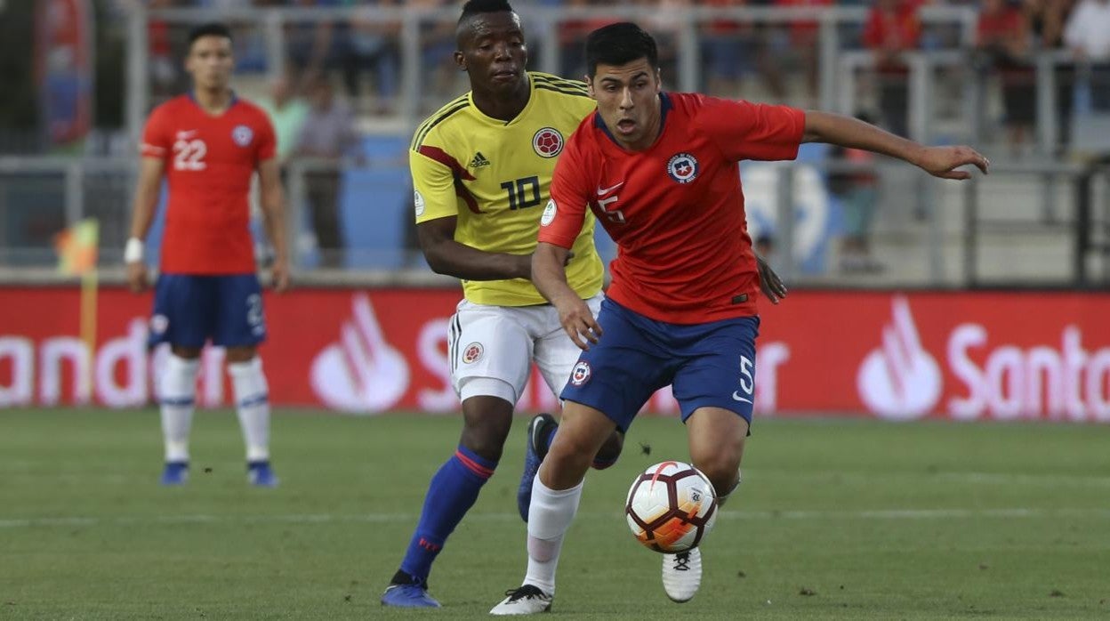 Tomás Alarcón con la selección chilena en una imagen de archivo.