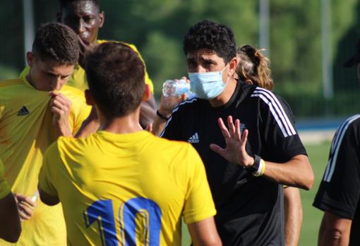 El onubense Juanma Pavón entrenó al Cádiz B durante dos años y medio.