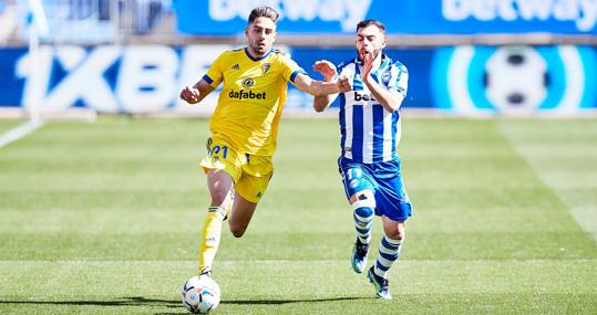 Rubén Sobrino, titular indiscutible en la segunda parte de la temporada tras fichar por el Cádiz CF.