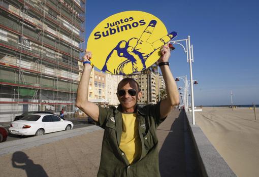 José María Pavón apoyando al Cádiz CF.