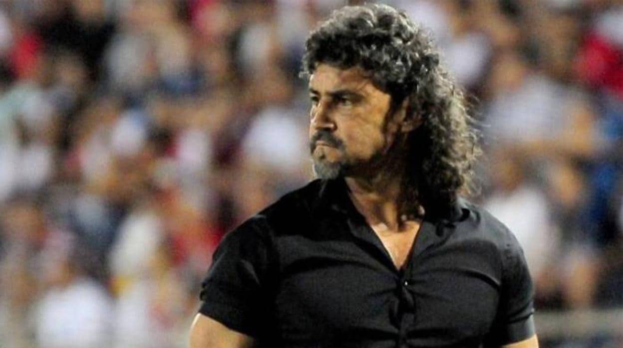 El colombiano Leonel Álvarez fue entrenador de Santiago Arzamendia en Cerro Porteño.