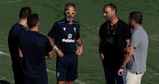 Cervera con Cordero, Enrique, Perera y Bocardo en el entrenamiento del jueves.