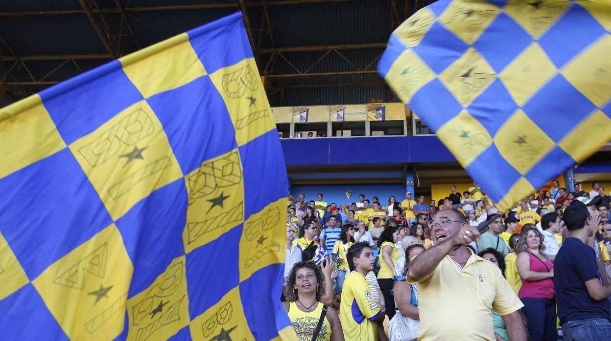 La mayoría de los abonados al Cádiz CF han renovado su carnet para la próxima temporada.