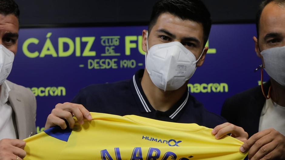 Tomás Alarcón ya siente el calor de la afición del Cádiz CF