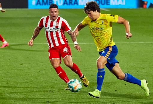 Debut de Marc Baró en Montilivi con el primer equipo del Cádiz CF.