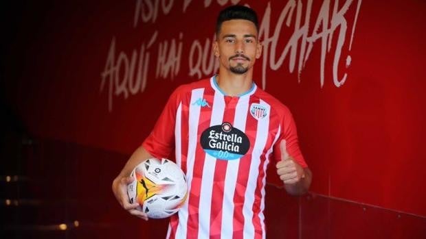 David Mayoral ya luce la elástica del CD Lugo