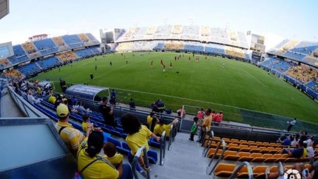 Los abonados del Cádiz CF, entre la indignación y la impotencia