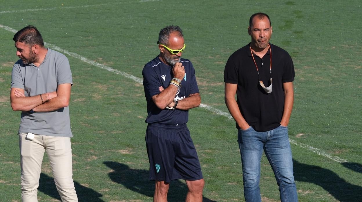 Álvaro Cervera junto a Enrique Ortiz y Jorge Cordero, los encargados de configurar la plantilla del Cádiz CF.