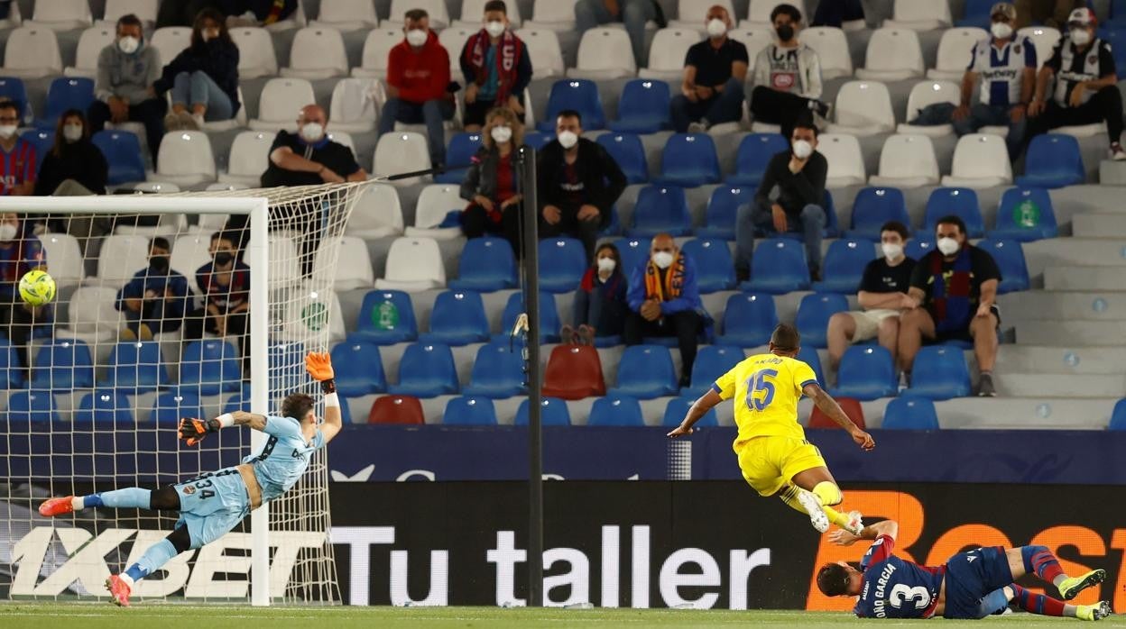 Akapo marcó en el último encuentro de la temporada pasada ante el Levante.