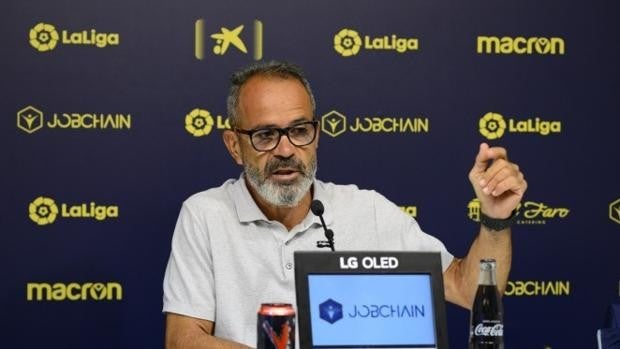 Cervera da la plantilla por cerrada: «El equipo es mejor que el de la temporada pasada»