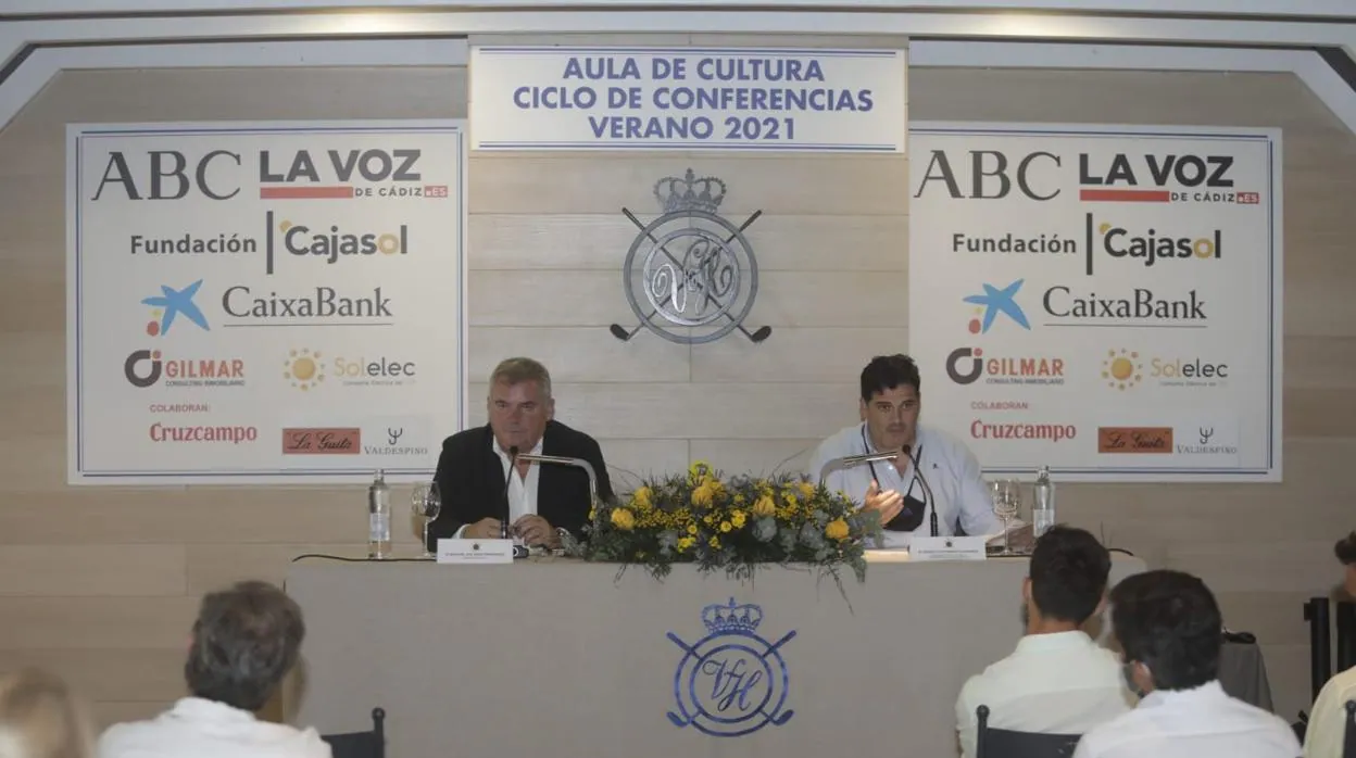 Vizcaíno y Conteras en el Ciclo de Conferencias de La Voz en El Buzo
