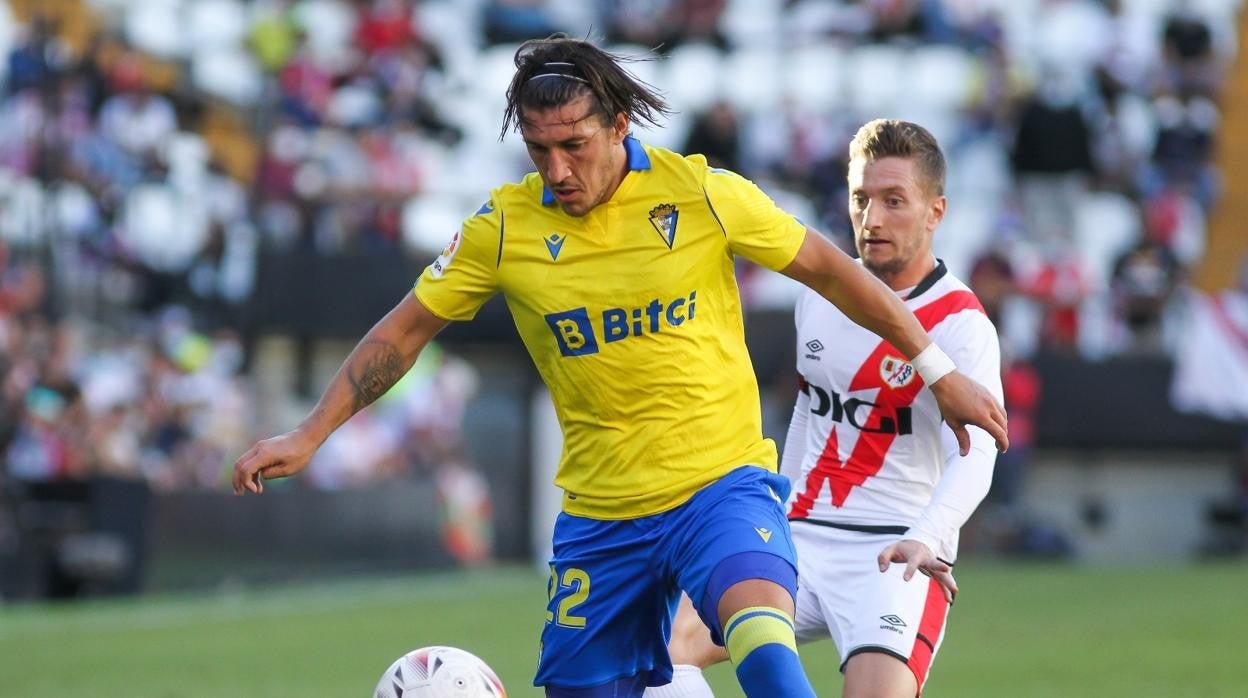 Espino en una acción del partido en Vallecas