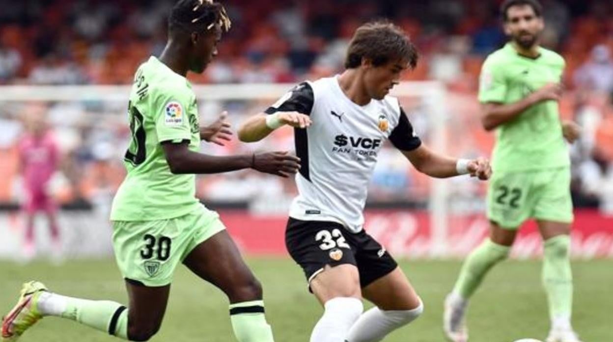 El Valencia rescató un punto ante el Athletic en Mestalla.