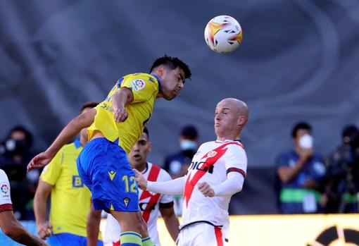 Tomás Alarcón durante el Rayo - Cádiz.