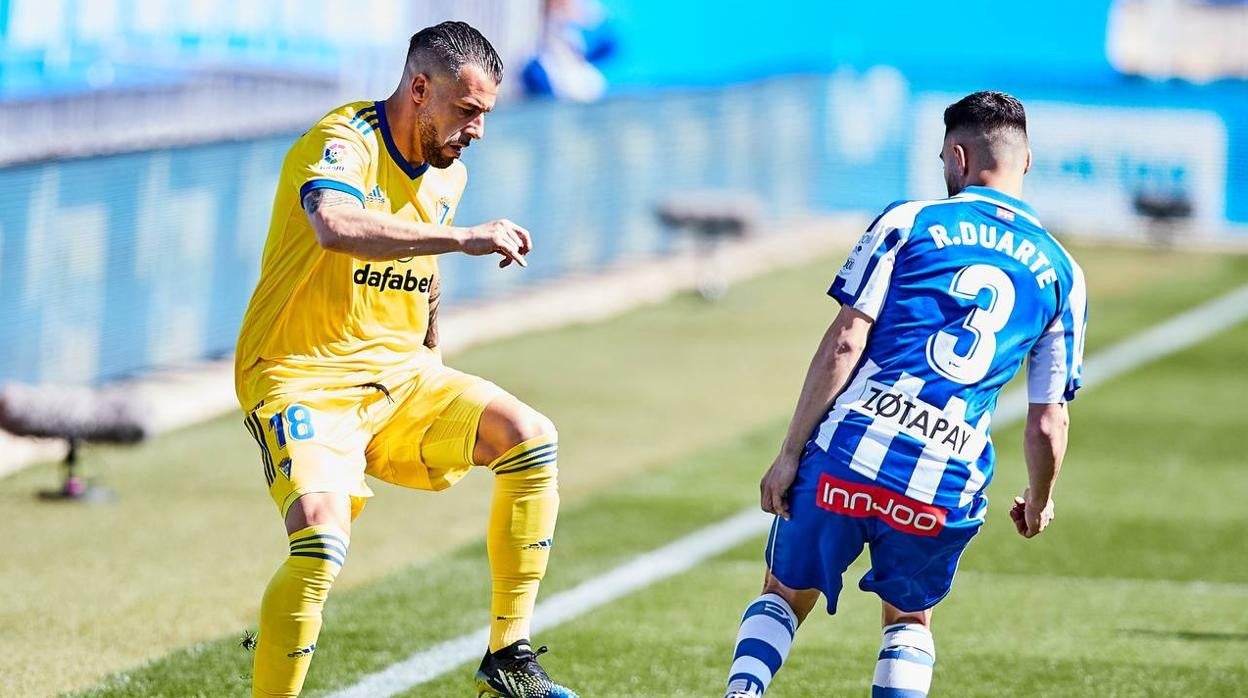 Cádiz CF y Alavés son rivales directos en la lucha por la permanencia en Primera.