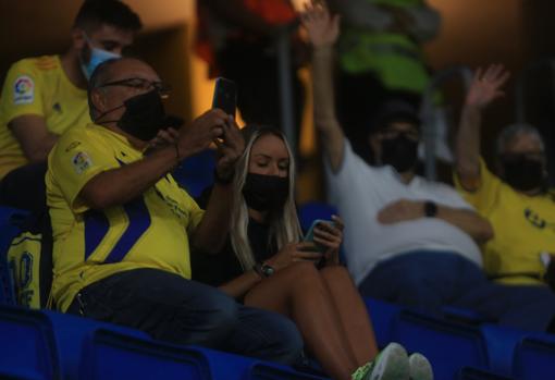 Seguidores del Cádiz CF en el Estadio esta temporada.