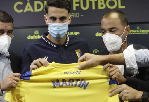 Martín Calderón en su presentación como jugador del Cádiz CF.