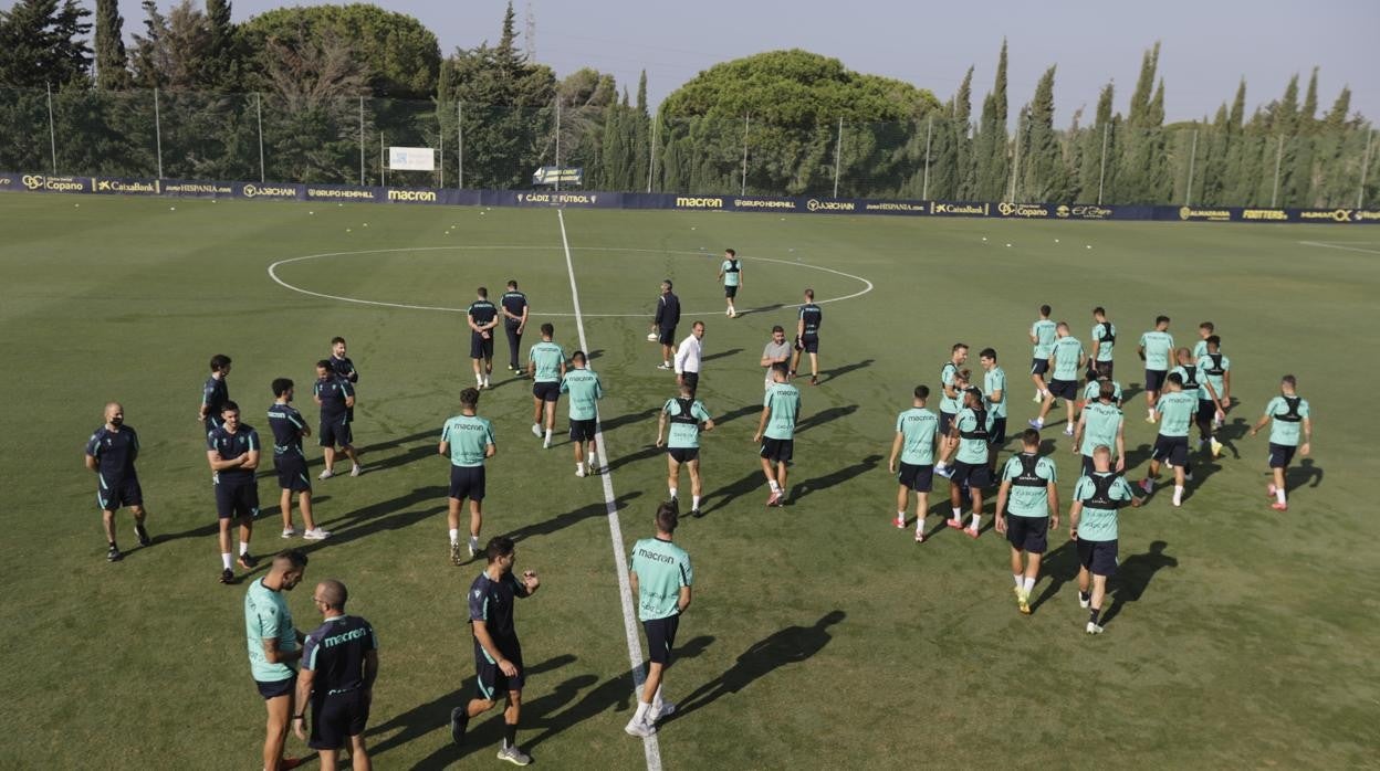 Imagen de un entrenamiento del Cádiz CF de esta temporada.