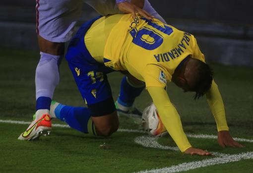 Santiago Arzamendia debutó ante el Barça.