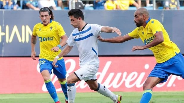 (Vídeo) El Cádiz salta al estadio La Cerámica en descenso