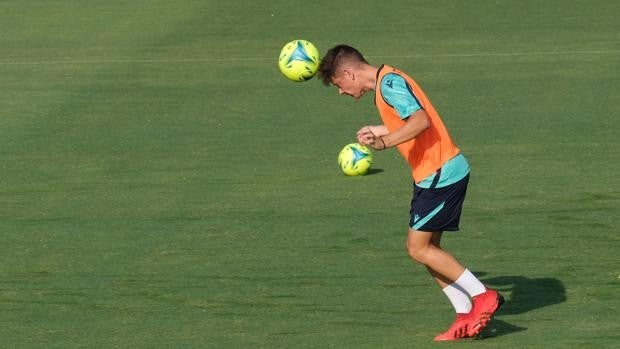 Arzamendia, el primero que hará las maletas en el Cádiz CF para el nuevo parón