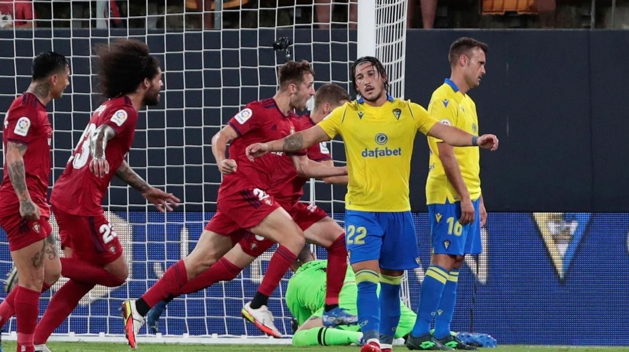 'Pacha' Espino se lamenta tras el tanto de David García ante Osasuna.