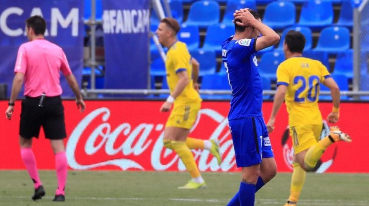 el cádiz ganó el curso pasado en getafe.