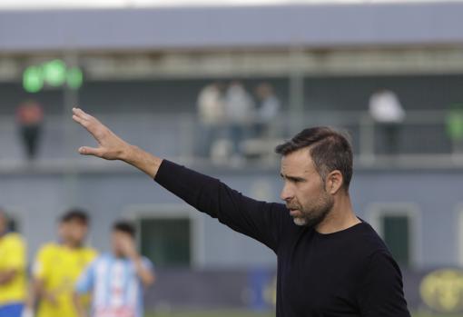 Alberto Cifuentes, entrenador del Cádiz B.