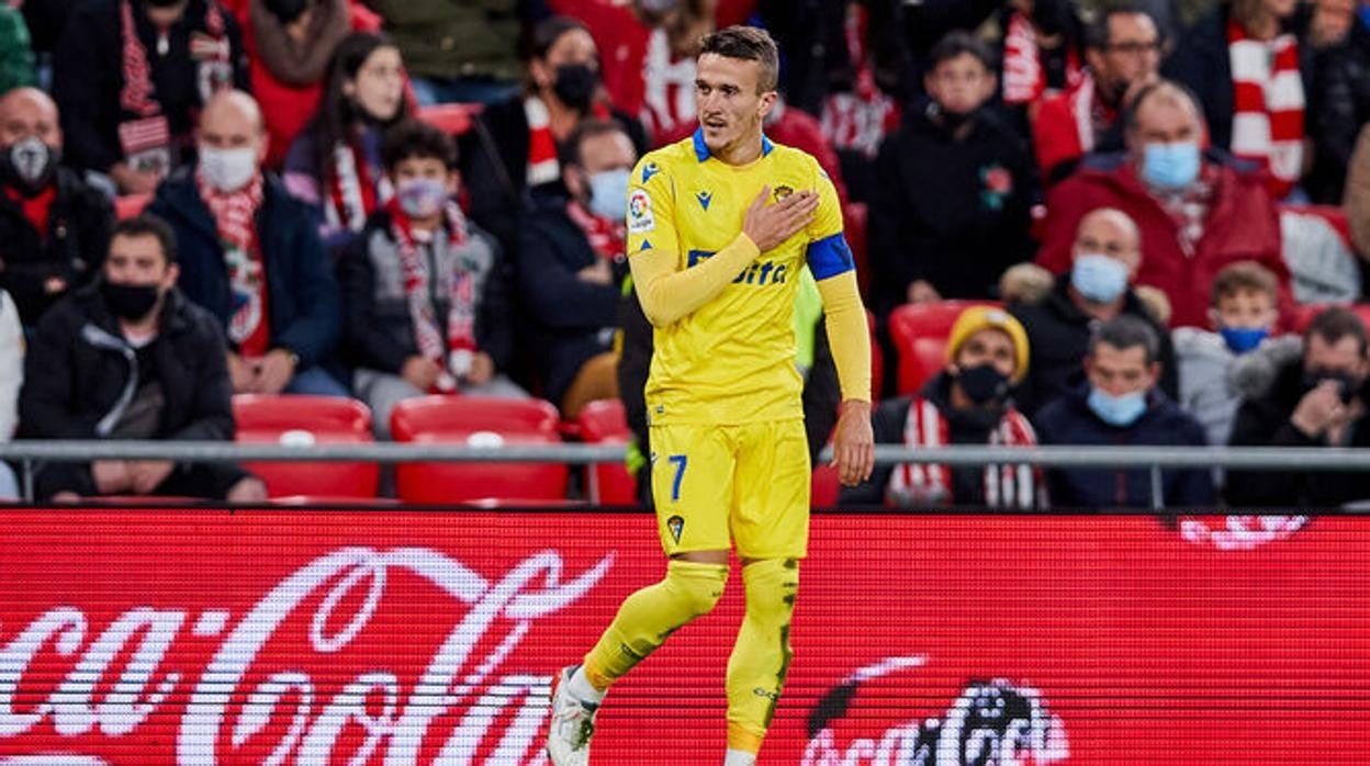 Salvi celebra su gol en Bilbao