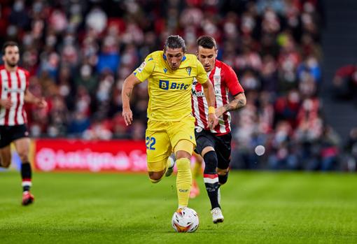 Espino ante el Athletic Club.