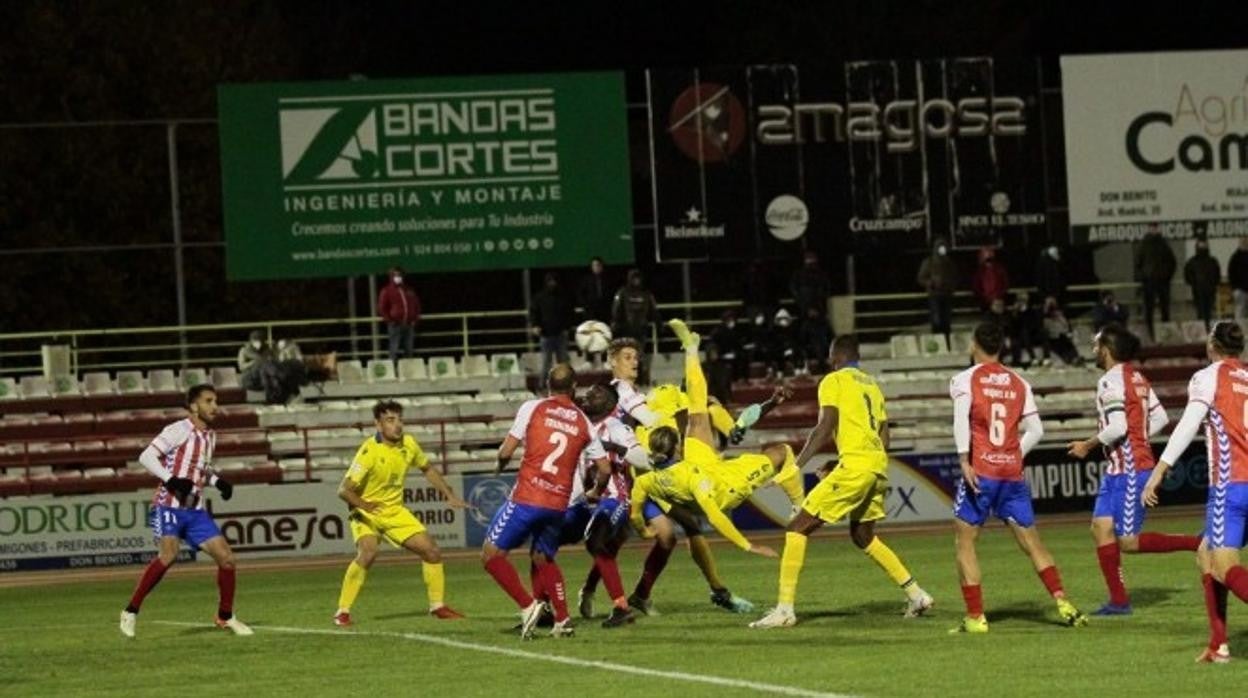 Gudelj logró la igualada con una chilena.