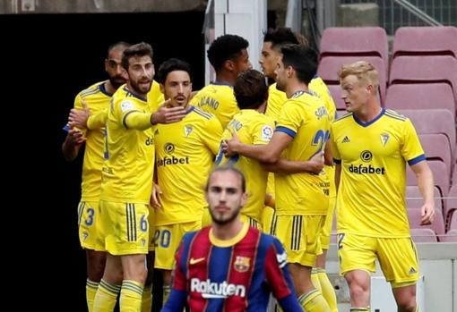 Los jugadores celebran el histórico gol de Álex en el Camp Nou la temporada pasada.