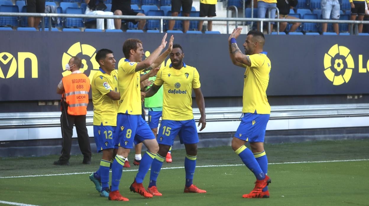 Álex, 30 goles oficiales con el Cádiz CF