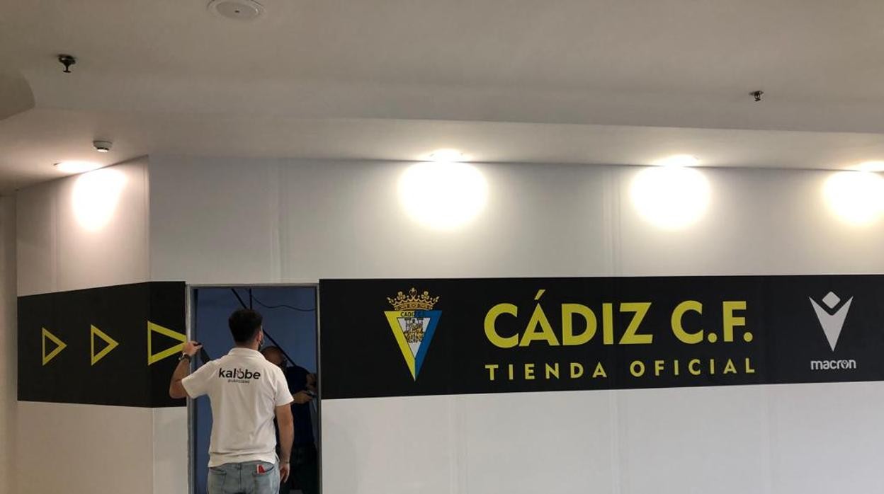 Tienda oficial del Cádiz en Bahía Sur