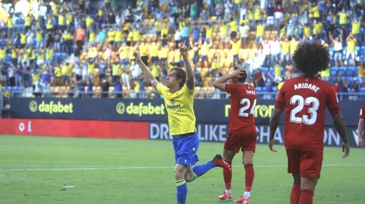 Álex Fernández marcó dos goles ante Osasuna en el partido de la primera vuelta.