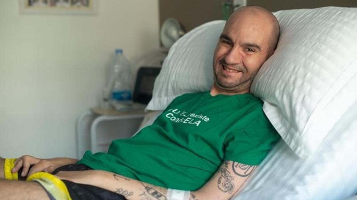 Jordi Sabaté Pons es un catalán de 37 años enfermo de ELA que difunde su enfermedad a través de las redes sociales.