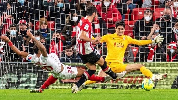 Los sevillistas Bono, En-Nesyri y Munir estarán ante el Cádiz CF en el primer partido del nuevo año