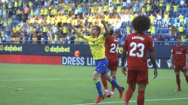 El Cádiz CF da por amortizado a Álex