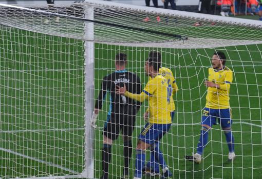 Conan Ledesma atajó un penalti decisivo a Dmitrovic en el Cádiz - Eibar.