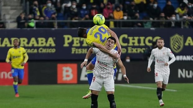 Cádiz - Sevilla (0-1) Sin premio no queda nada