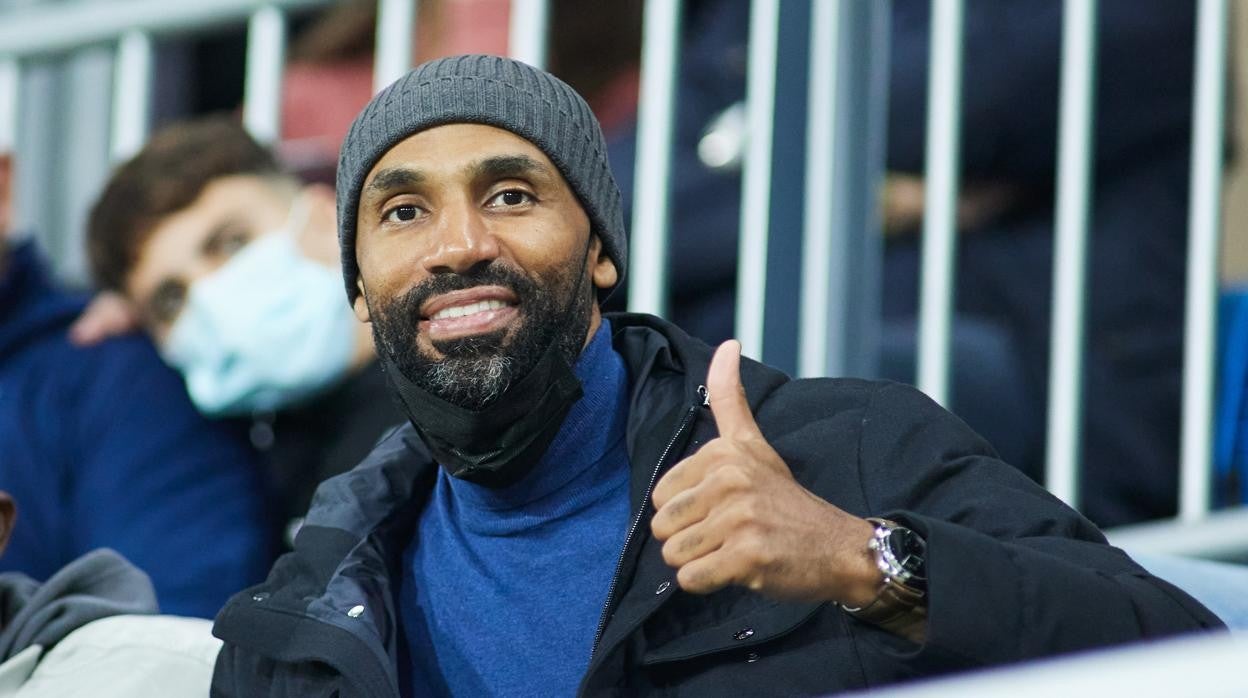 Frederic Kanoute, en las gradas del antiguo Carranza.