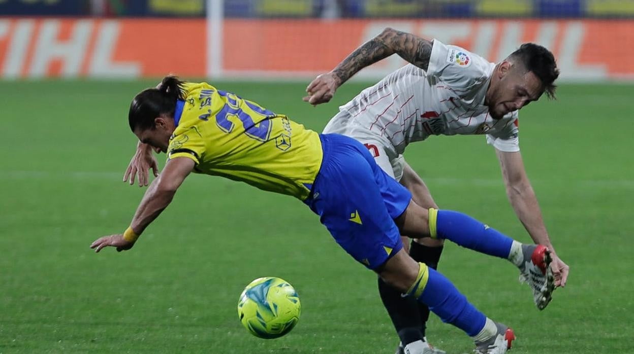 Lucas Ocampos marcó el gol de la victoria del Sevilla FC en Cádiz.