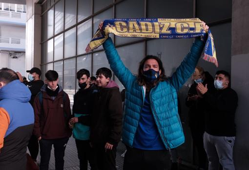 Aficionados cadistas se manifiestan en el Estadio al grito de &#039;Vizcaíno, dimisión&#039;