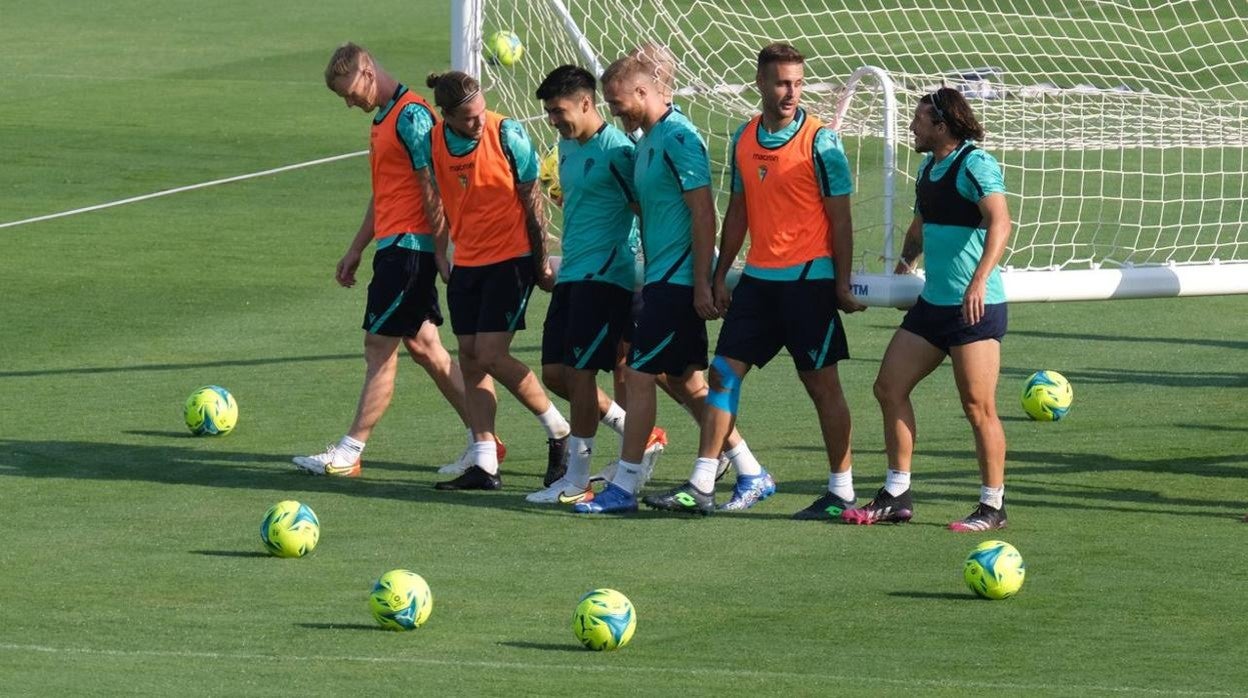 El Cádiz CF afronta un encuentro decisivo en el terreno de juego del colista Levante UD.