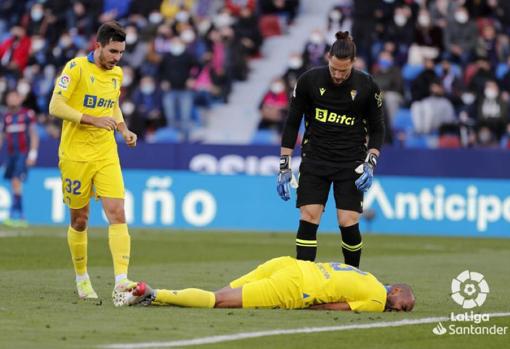 Fali se marchó lesionado del rectángulo de juego.